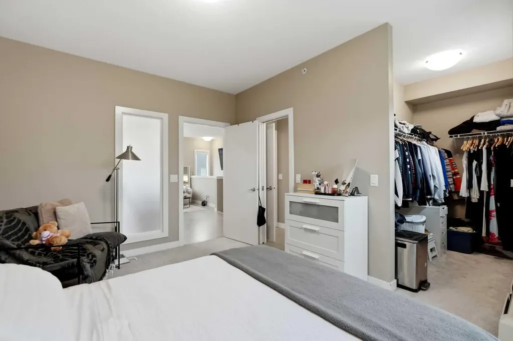 71 34 Avenue SW Calgary AB T2S 3H4
