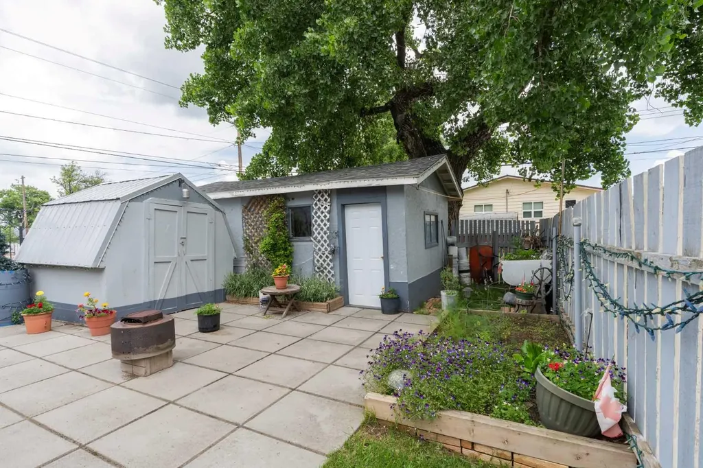 5123 56 Street Taber AB T1G 1M8