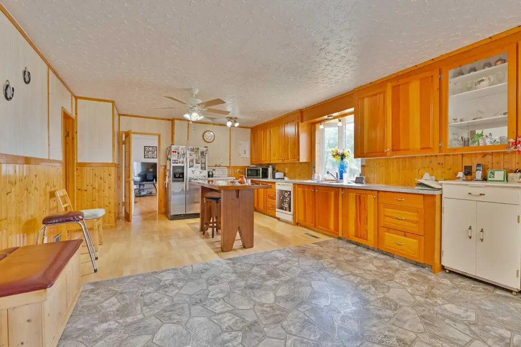 5123 56 Street Taber AB T1G 1M8