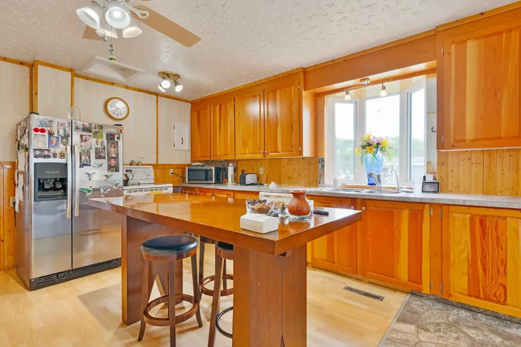 5123 56 Street Taber AB T1G 1M8