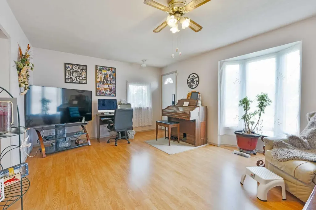 5123 56 Street Taber AB T1G 1M8