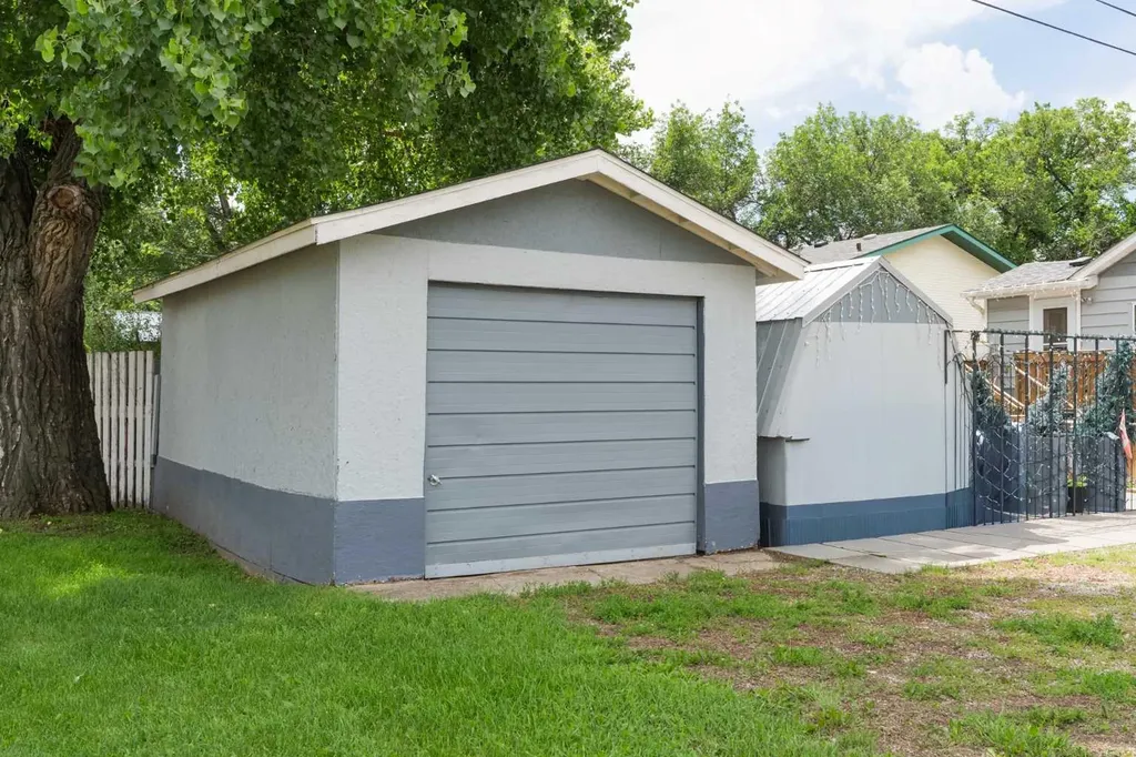 5123 56 Street Taber AB T1G 1M8