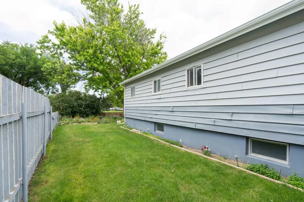 5123 56 Street Taber AB T1G 1M8