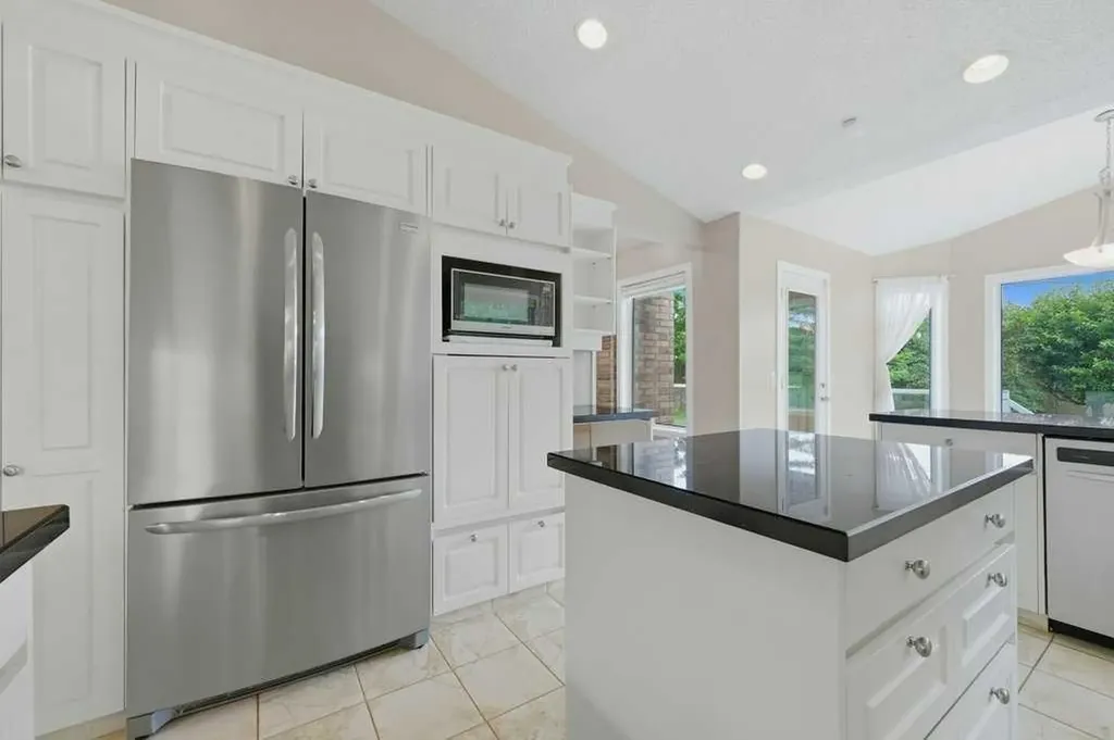 22 Varsity Estates Close NW Calgary AB T3B 5J2