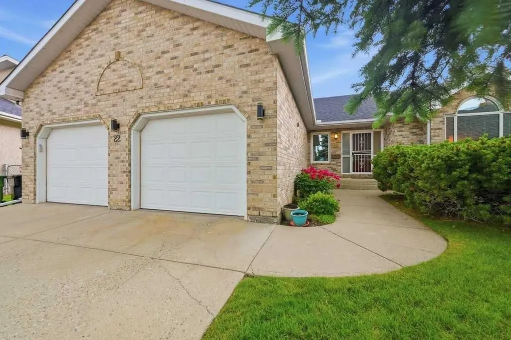 22 Varsity Estates Close NW Calgary AB T3B 5J2