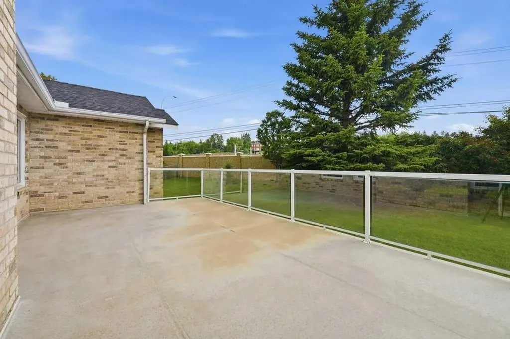 22 Varsity Estates Close NW Calgary AB T3B 5J2