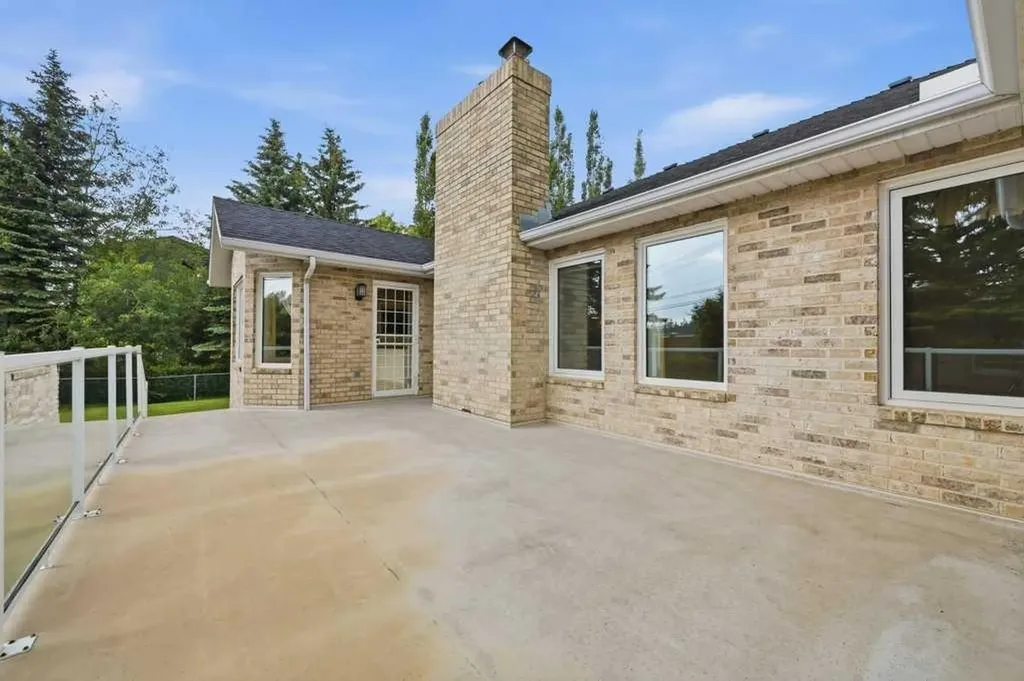 22 Varsity Estates Close NW Calgary AB T3B 5J2