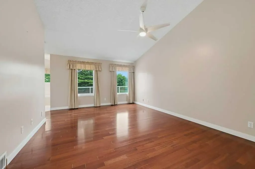 22 Varsity Estates Close NW Calgary AB T3B 5J2