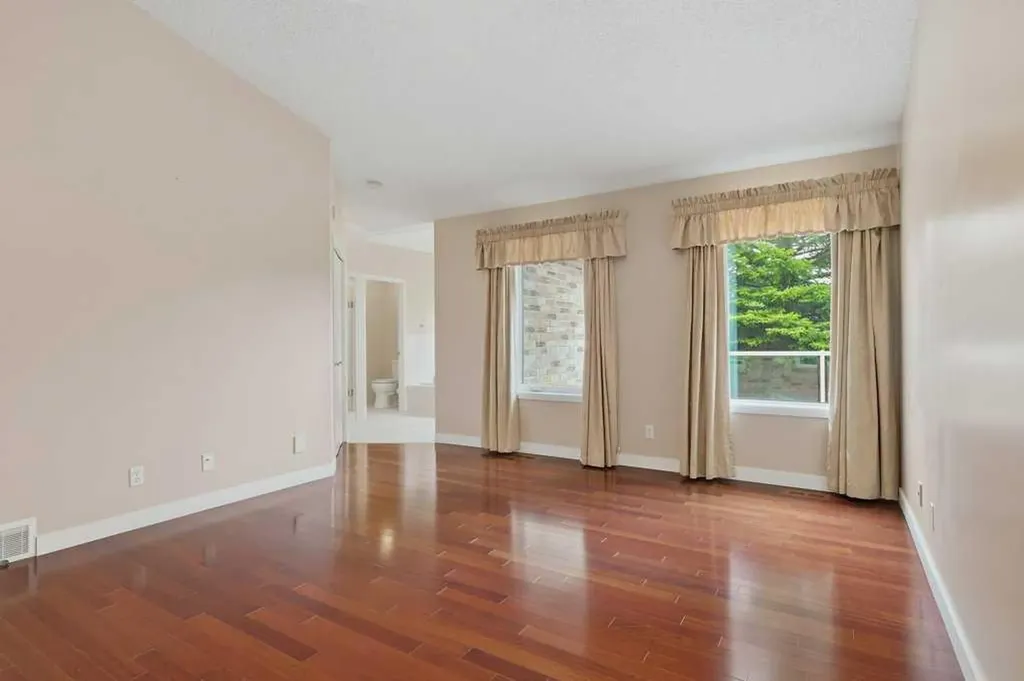 22 Varsity Estates Close NW Calgary AB T3B 5J2