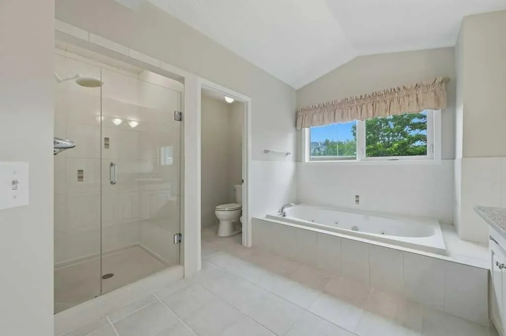22 Varsity Estates Close NW Calgary AB T3B 5J2