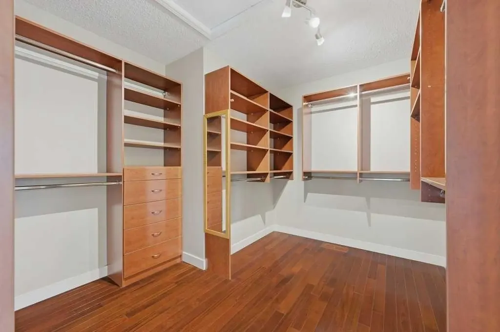 22 Varsity Estates Close NW Calgary AB T3B 5J2
