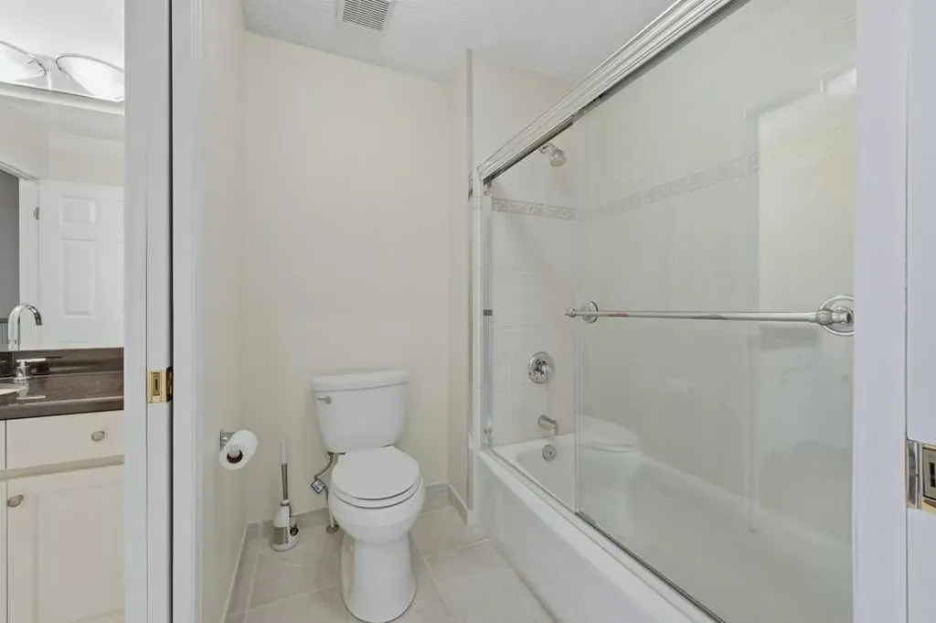 22 Varsity Estates Close NW Calgary AB T3B 5J2