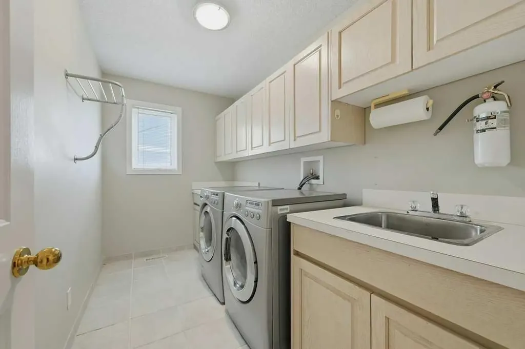 22 Varsity Estates Close NW Calgary AB T3B 5J2