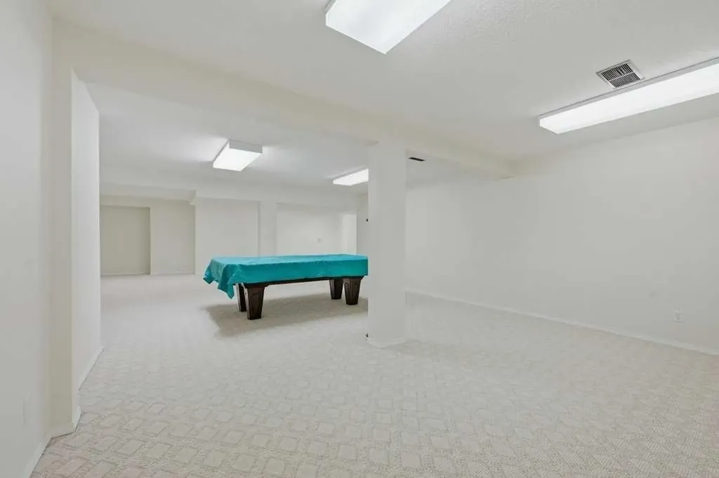 22 Varsity Estates Close NW Calgary AB T3B 5J2