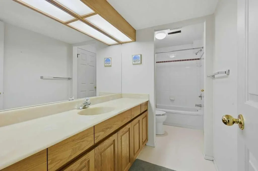22 Varsity Estates Close NW Calgary AB T3B 5J2