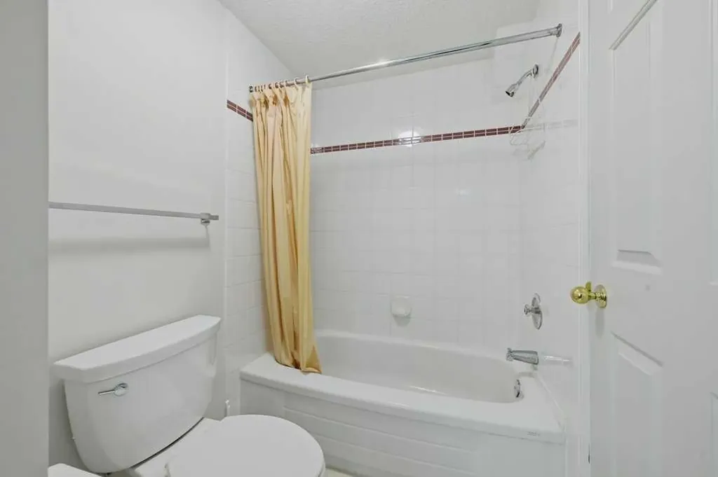 22 Varsity Estates Close NW Calgary AB T3B 5J2