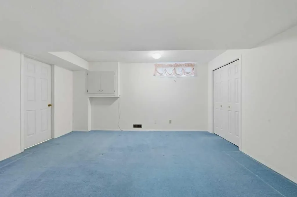 22 Varsity Estates Close NW Calgary AB T3B 5J2