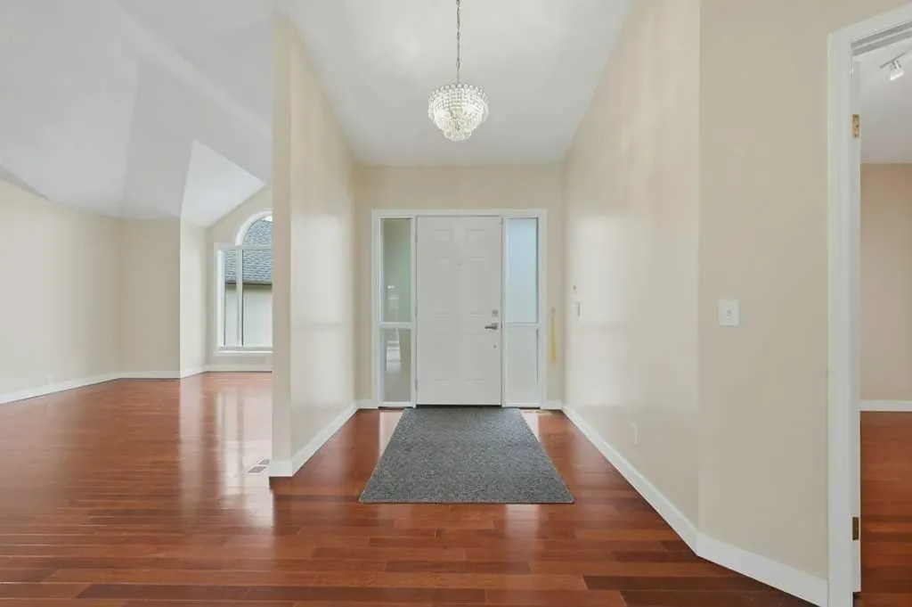 22 Varsity Estates Close NW Calgary AB T3B 5J2