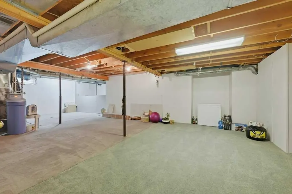 22 Varsity Estates Close NW Calgary AB T3B 5J2