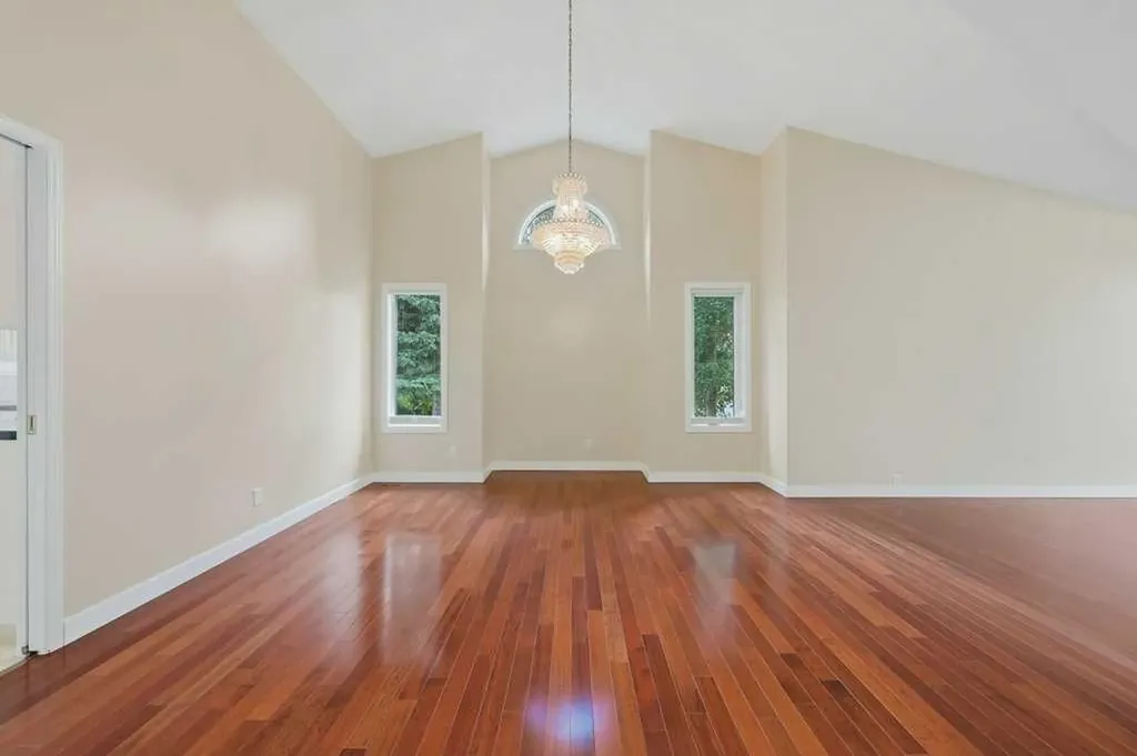 22 Varsity Estates Close NW Calgary AB T3B 5J2