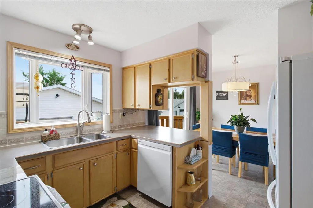 9255 99 Avenue Grande Prairie AB T8V 3X4