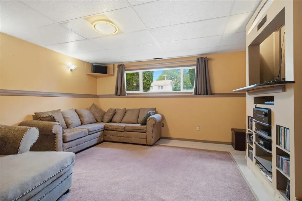 9255 99 Avenue Grande Prairie AB T8V 3X4