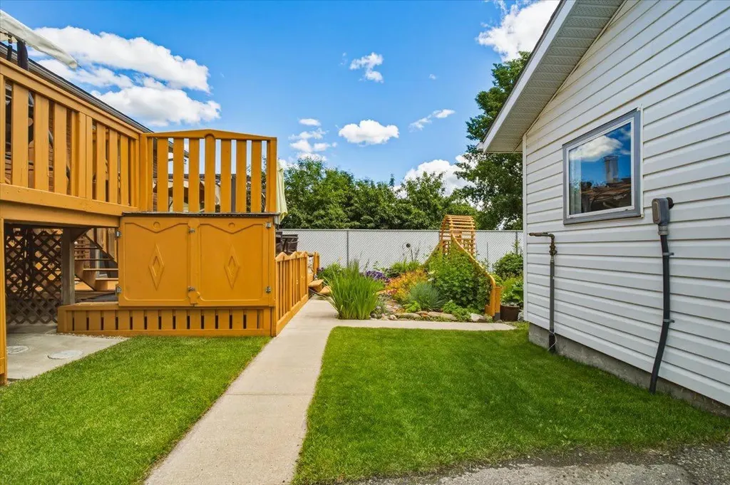 9255 99 Avenue Grande Prairie AB T8V 3X4