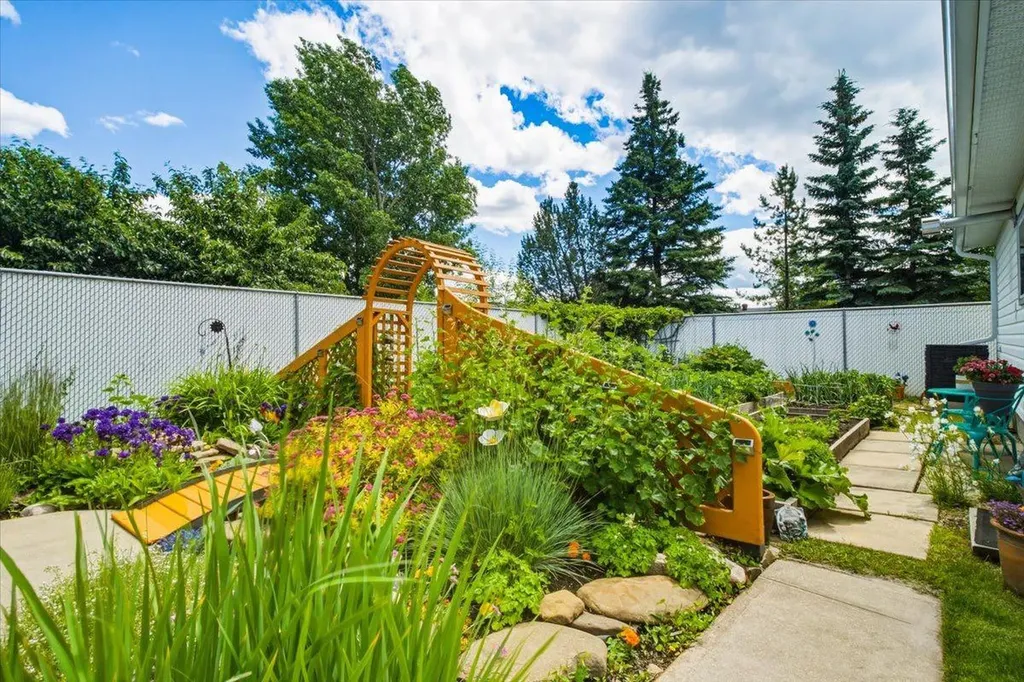 9255 99 Avenue Grande Prairie AB T8V 3X4