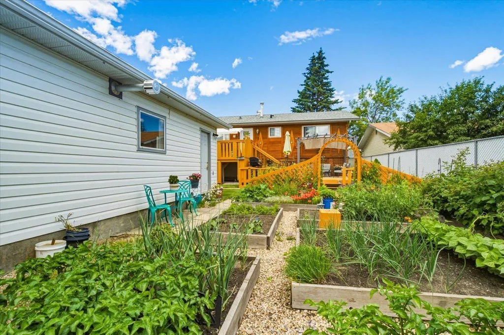 9255 99 Avenue Grande Prairie AB T8V 3X4