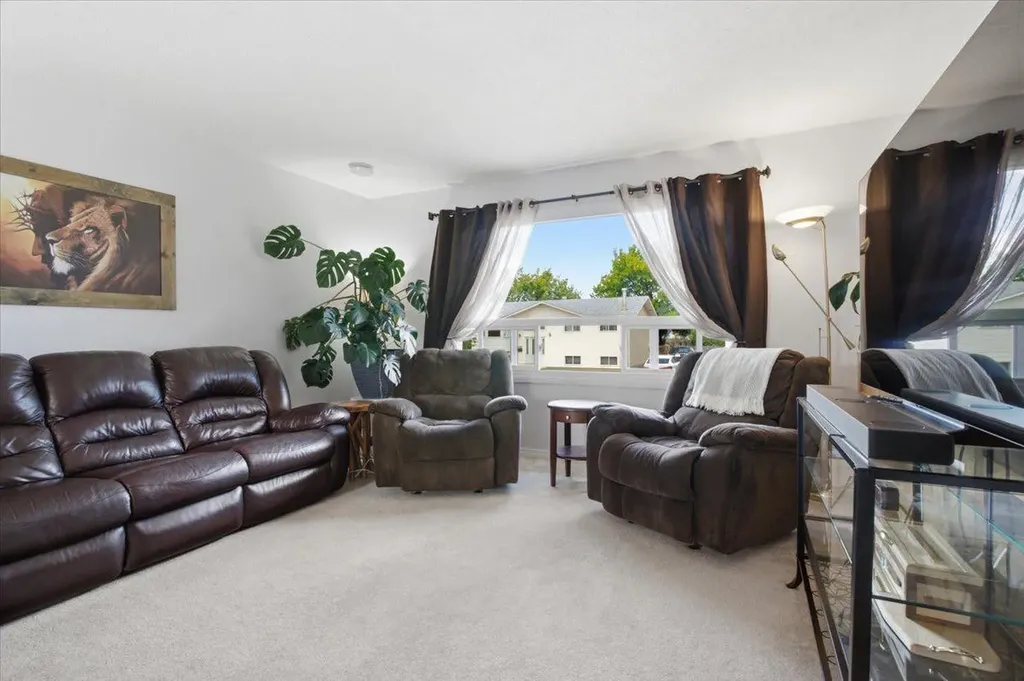9255 99 Avenue Grande Prairie AB T8V 3X4