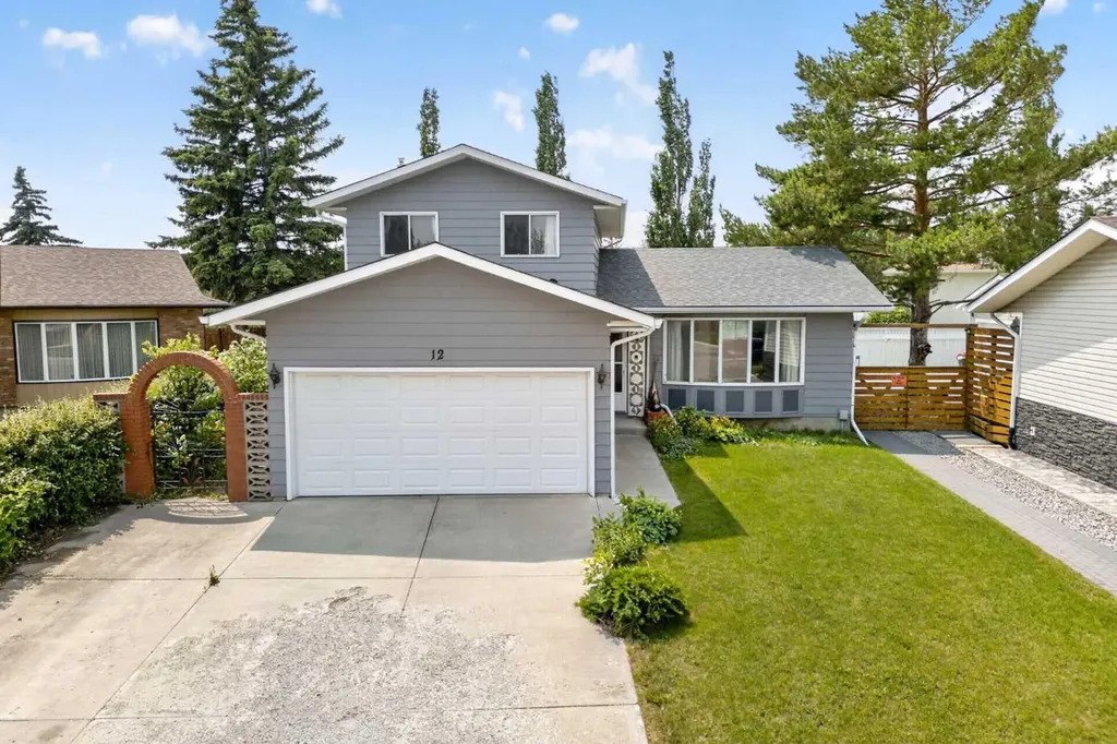 12 Berkley Place NW Calgary AB T3K 1A7