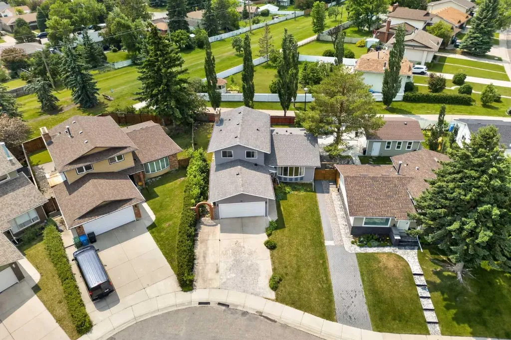12 Berkley Place NW Calgary AB T3K 1A7