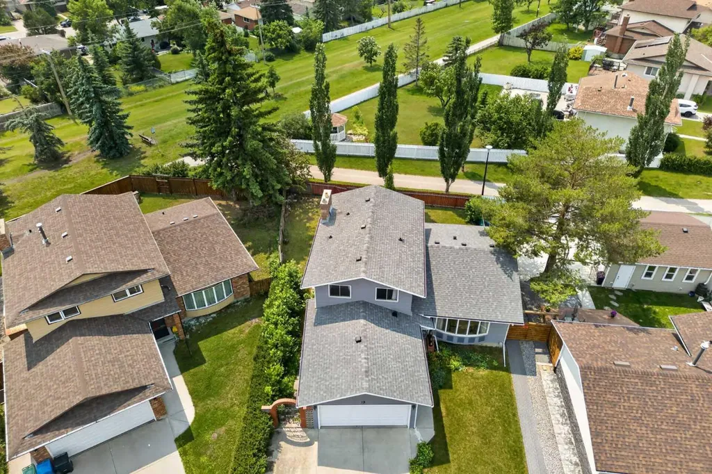 12 Berkley Place NW Calgary AB T3K 1A7