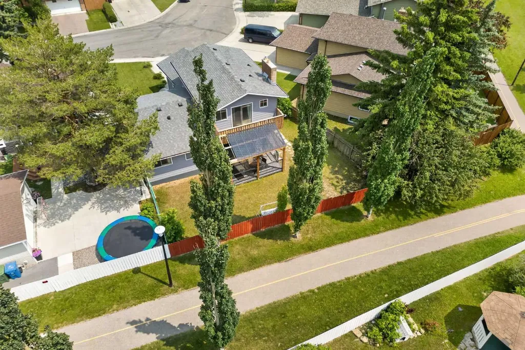 12 Berkley Place NW Calgary AB T3K 1A7