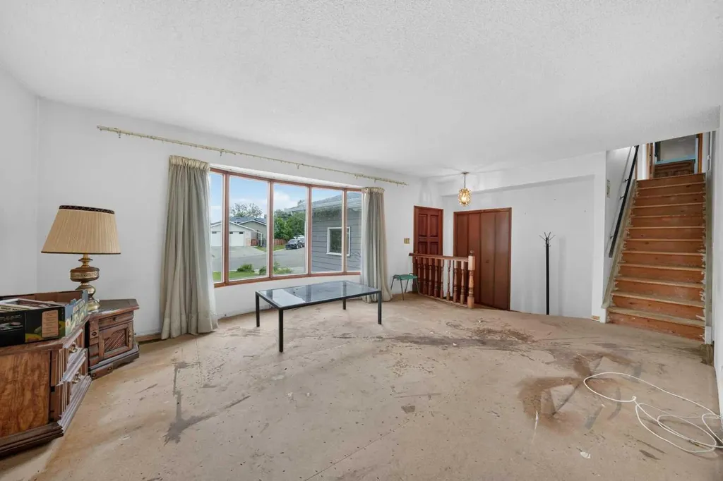 12 Berkley Place NW Calgary AB T3K 1A7