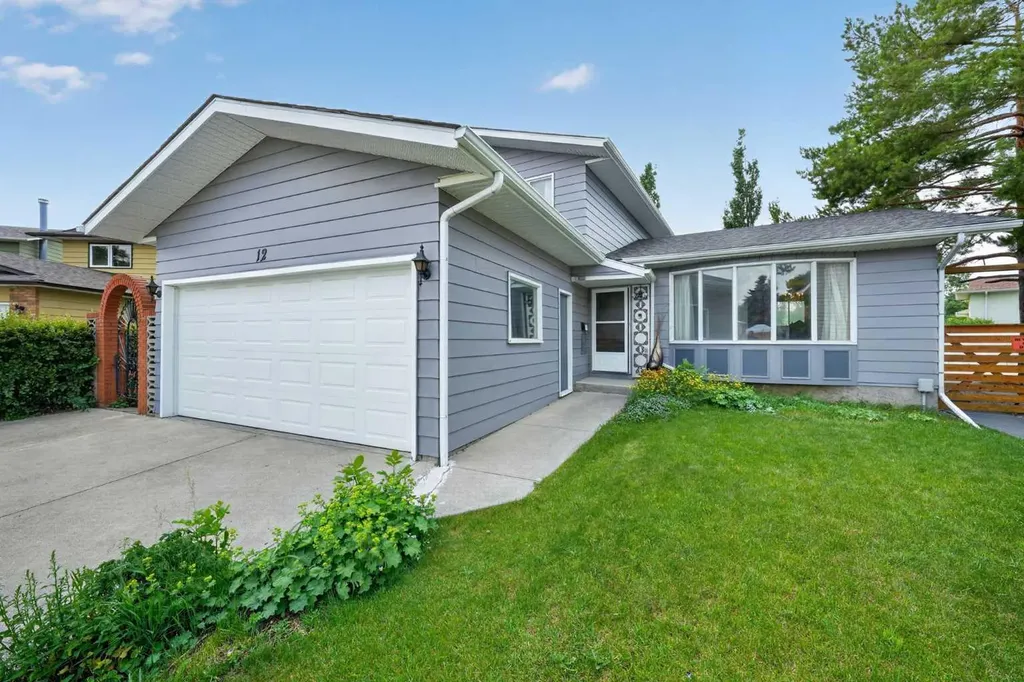 12 Berkley Place NW Calgary AB T3K 1A7