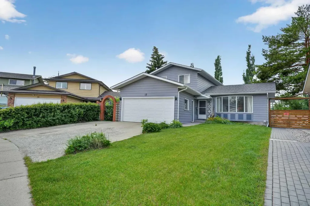 12 Berkley Place NW Calgary AB T3K 1A7