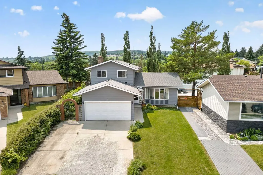 12 Berkley Place NW Calgary AB T3K 1A7