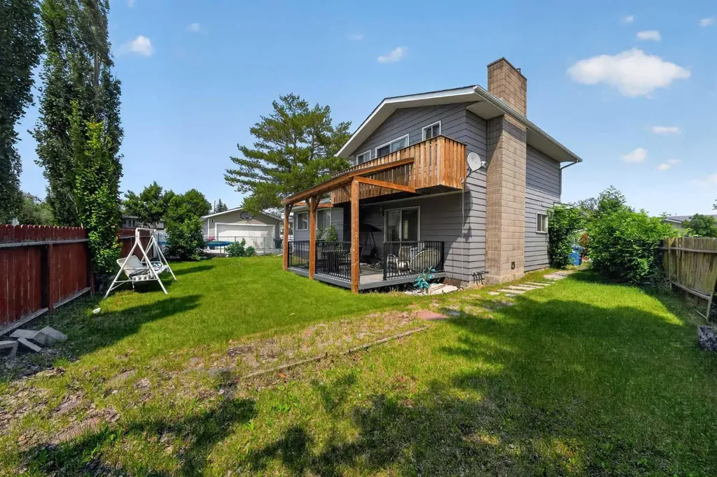 12 Berkley Place NW Calgary AB T3K 1A7