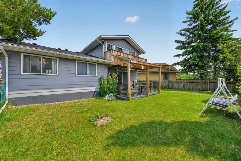 12 Berkley Place NW Calgary AB T3K 1A7