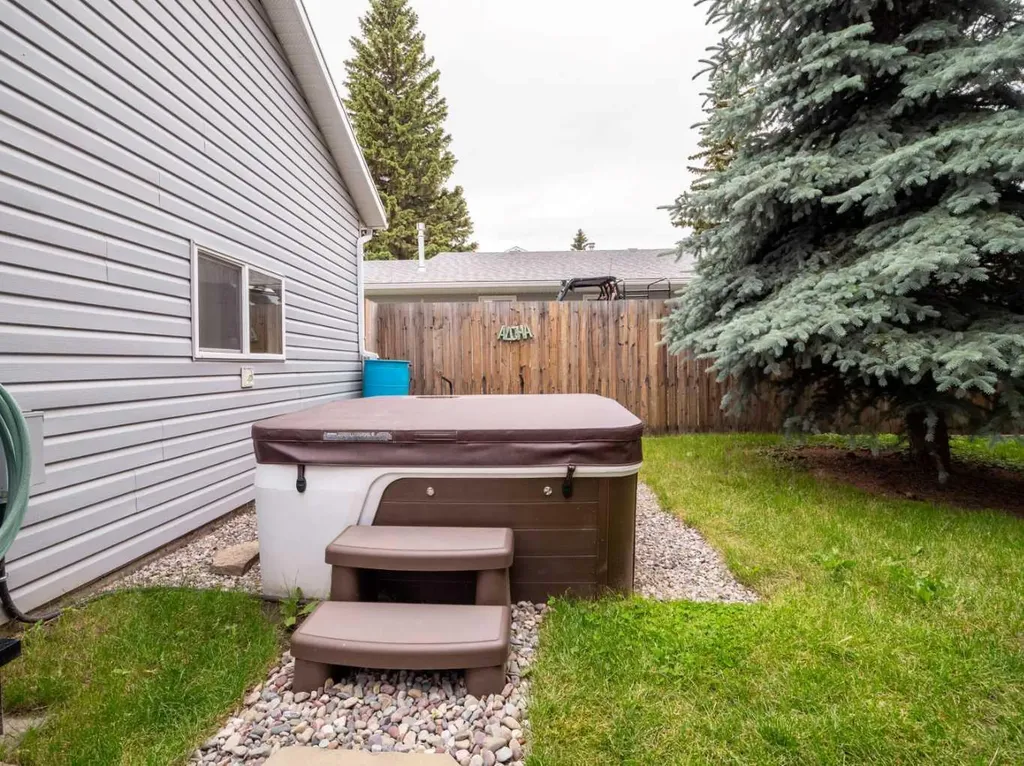 966 Lawrence Street Pincher Creek AB T0K 1W0
