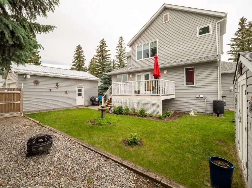 966 Lawrence Street Pincher Creek AB T0K 1W0