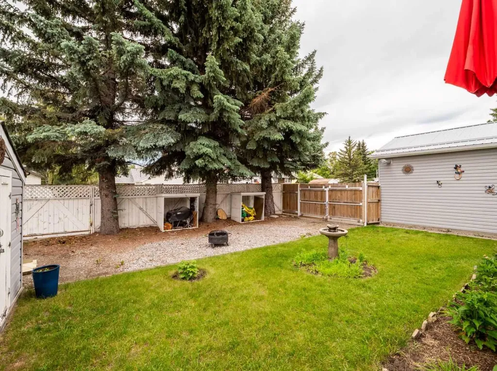 966 Lawrence Street Pincher Creek AB T0K 1W0