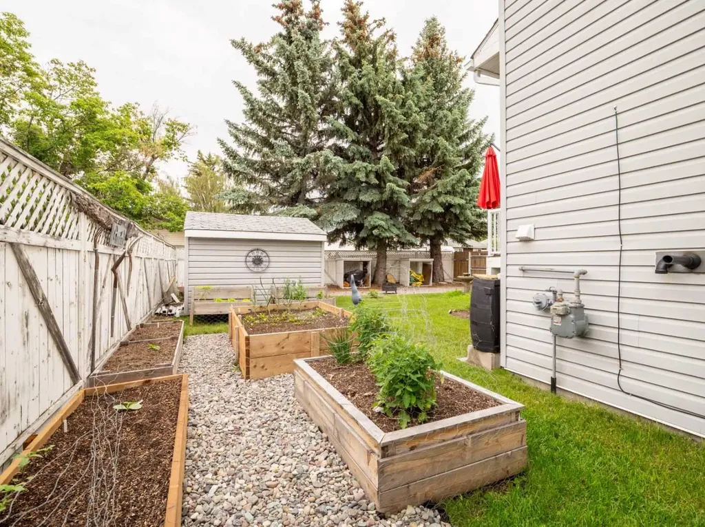 966 Lawrence Street Pincher Creek AB T0K 1W0