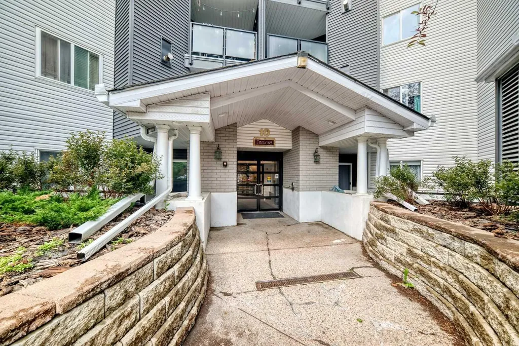 10 Sierra Morena Mews SW Calgary AB T3H 3K5