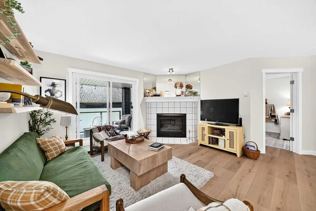 10 Sierra Morena Mews SW Calgary AB T3H 3K5