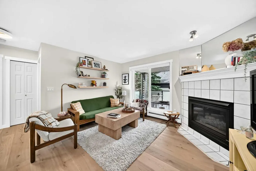 10 Sierra Morena Mews SW Calgary AB T3H 3K5