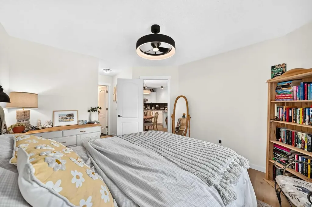 10 Sierra Morena Mews SW Calgary AB T3H 3K5