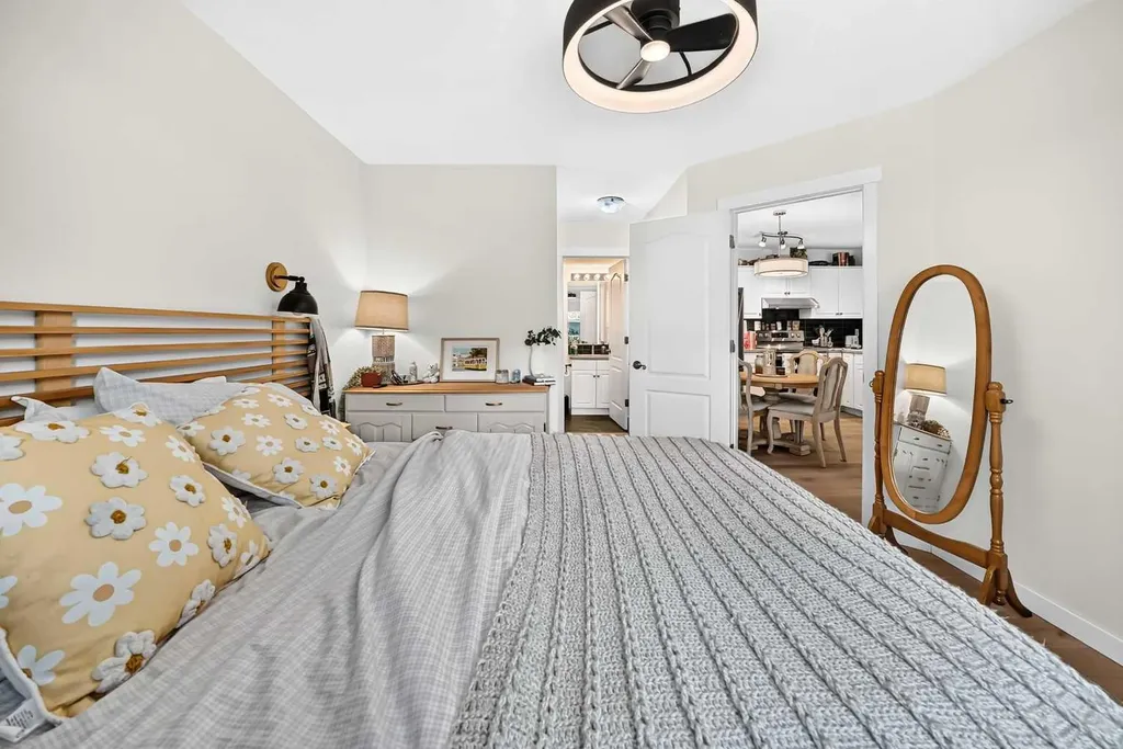 10 Sierra Morena Mews SW Calgary AB T3H 3K5