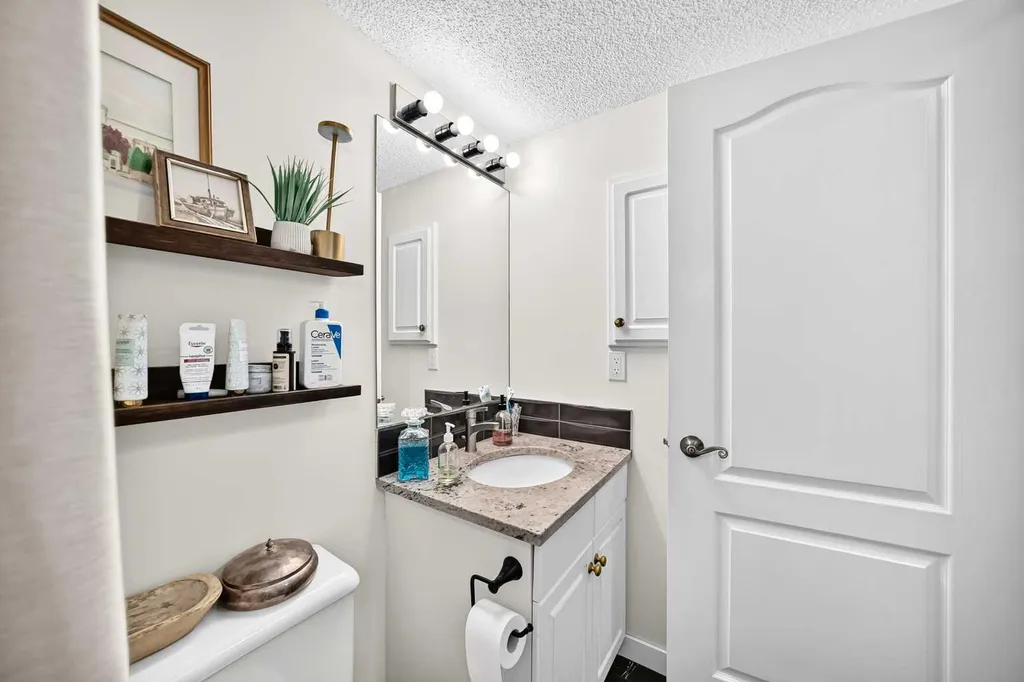 10 Sierra Morena Mews SW Calgary AB T3H 3K5